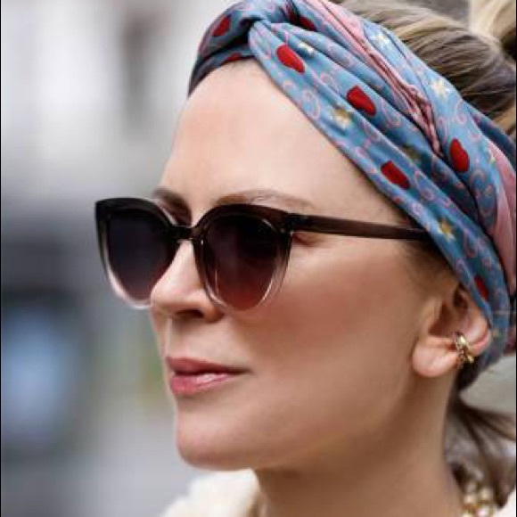 CHANEL Silk Scarf Bijoux Jewellery Pearls Earrings CC Logo - Picture 10 of 14